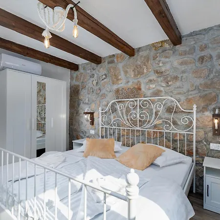 Stone House Livia Willa