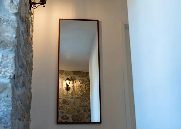 Stone House Livia * マリンスカ