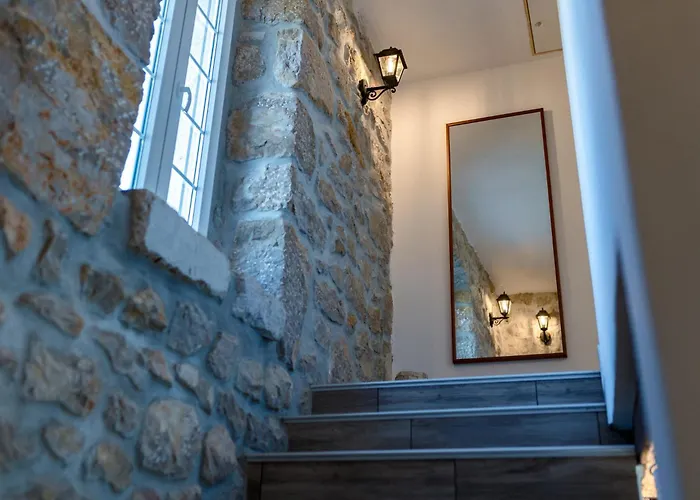 Stone House Livia * マリンスカ