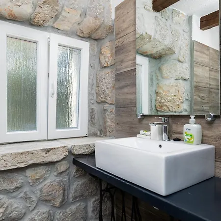 Villa Stone House Livia Malinska