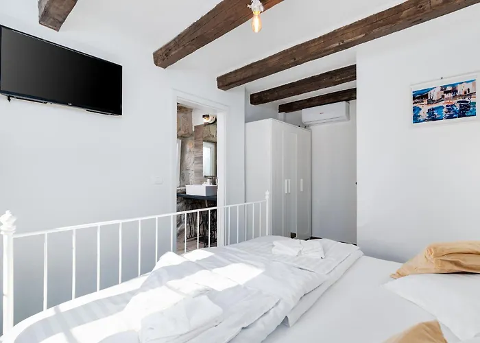 Villa Stone House Livia