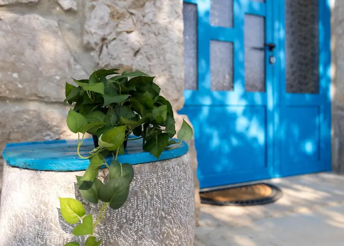 Stone House Livia *