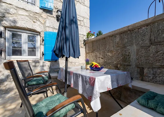 Villa Stone House Livia Malinska